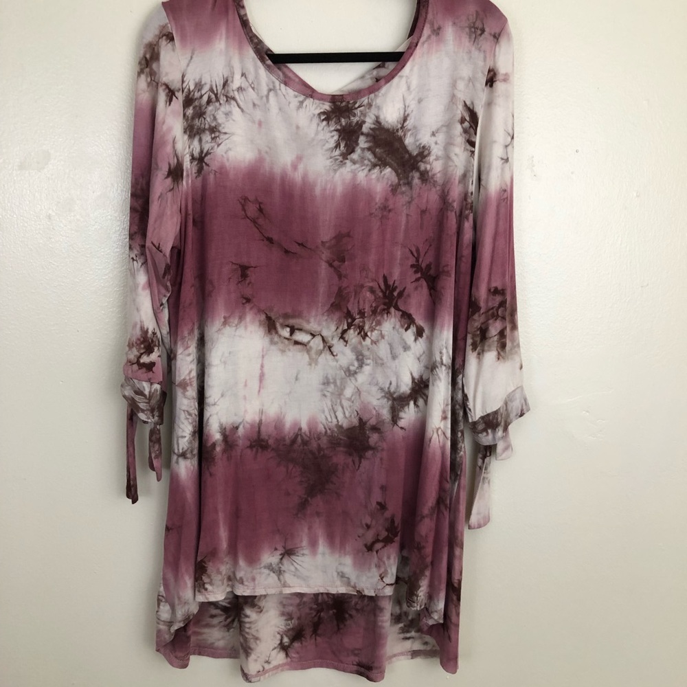 Tie-dye Tunic Crisscross back Sleeves that Tie